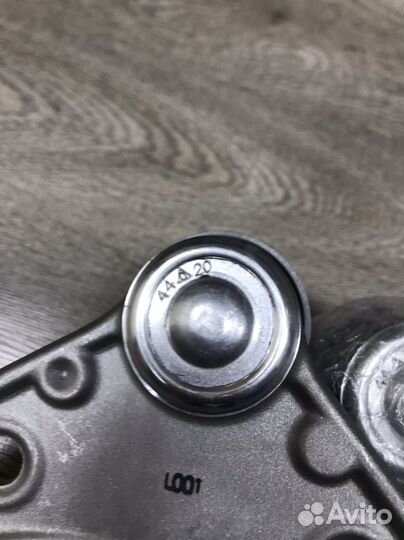 Рычаг верхний VAG 7P0407021