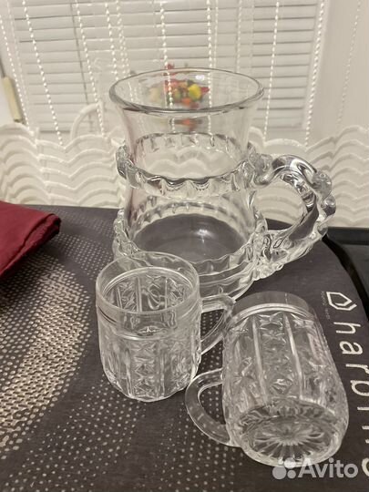 Хрустальный графин и кружки