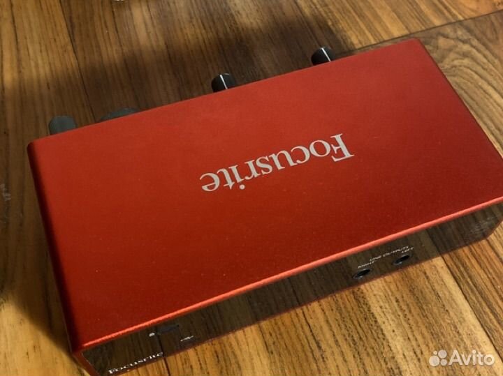 Звуковая карта Focusrite Scarlett 2i2 3rd
