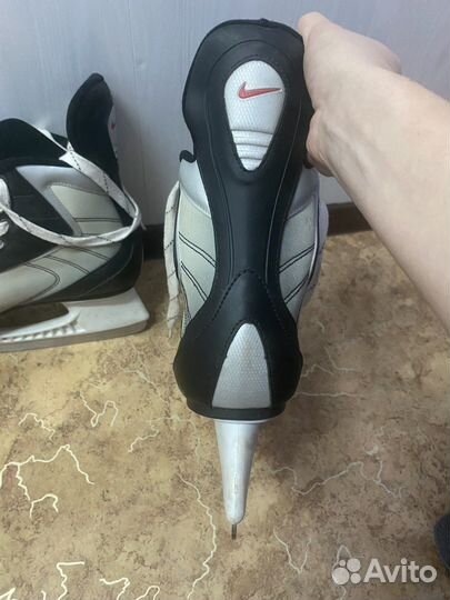 Коньки хоккейные