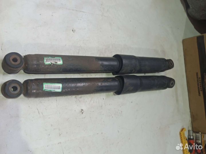 Амортизаторы задние Jeep Grand Cherokee 3 WH WK