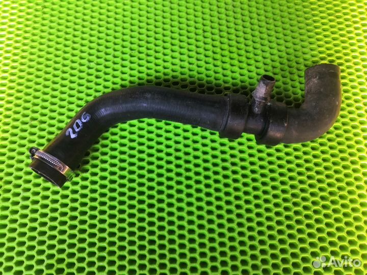 Патрубок радиатора Пежо 206