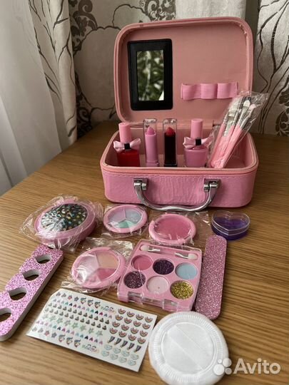 Косметика для девочек. Набор в сумочке