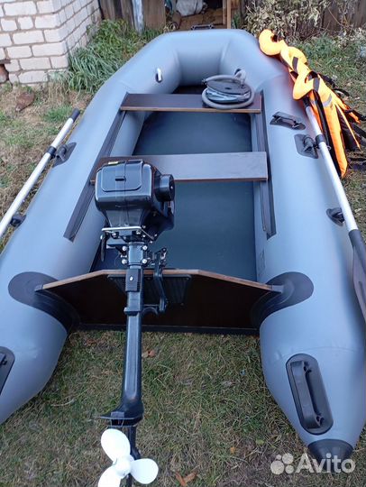 Лодка с мотором