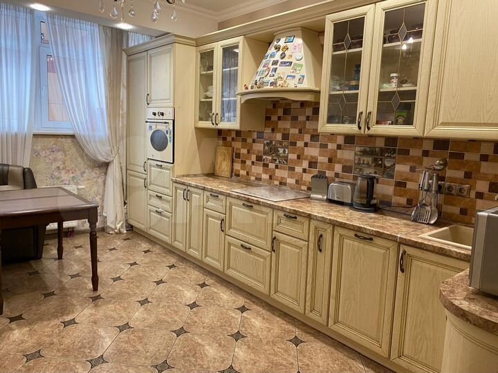 3-к. квартира, 95 м², 9/18 эт.