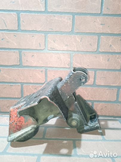 Кронштейн балки nissan atlas AMF22 TD27T