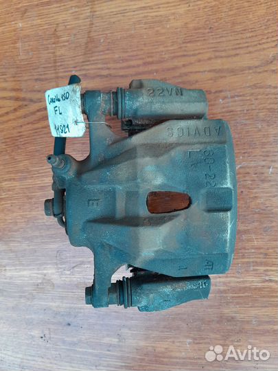 Суппорт передний левый Toyota Corolla 150