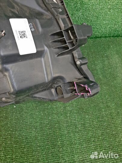 Фара toyota voxy ZRR70 контрактная