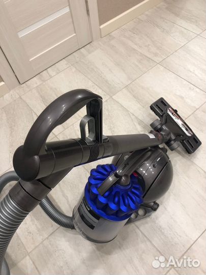 Пылесос Dyson boll DC37