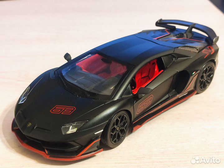 Модель машины Lamborghini Aventador SVJ