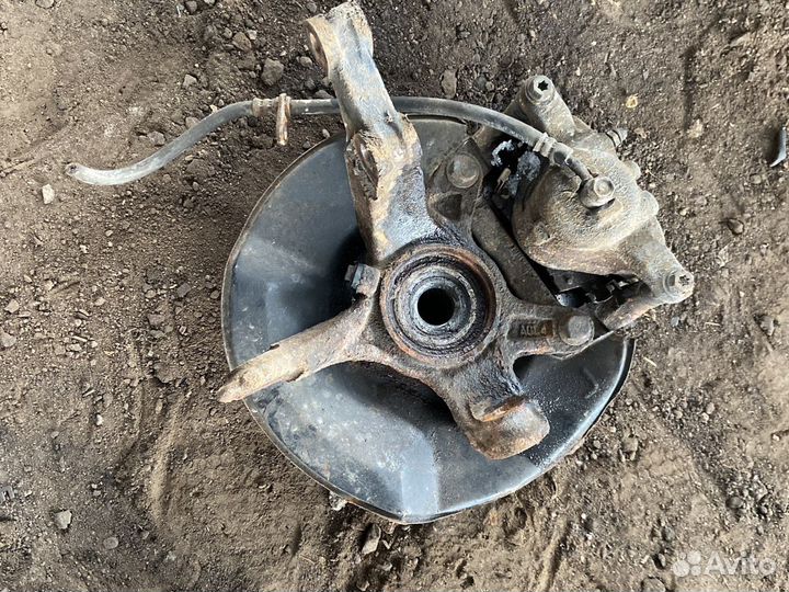 Поворотный кулак правый передний Honda civic