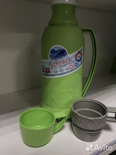 Термос с кружкой новый 0.6 л,1л., 1,8