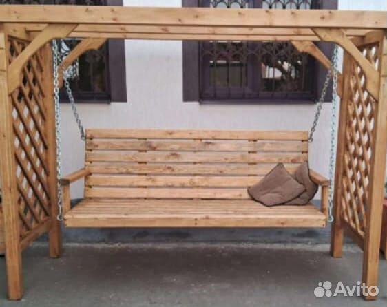 Садовая качеля из дерева