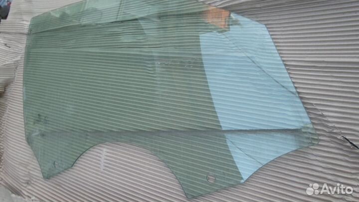 Стекло передней правой двери BMW F20 F21