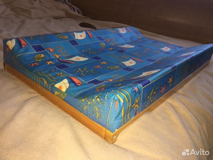 Пеленальная доска на детскую кроватку