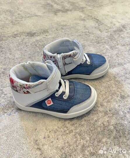 Ботинки для девочки 23