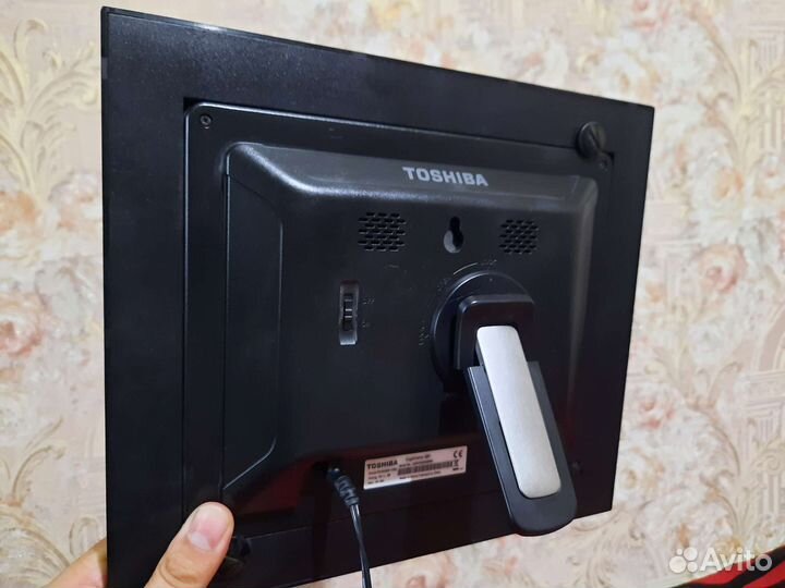 Цифровая фоторамка Toshiba Gigaframe Q81