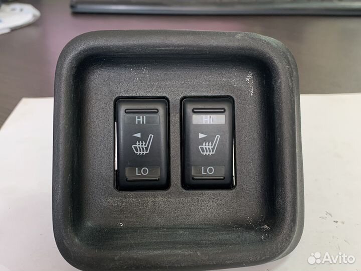 Кнопка подогрева сидения Nissan Juke F15