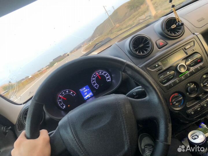 Капот на LADA гранту