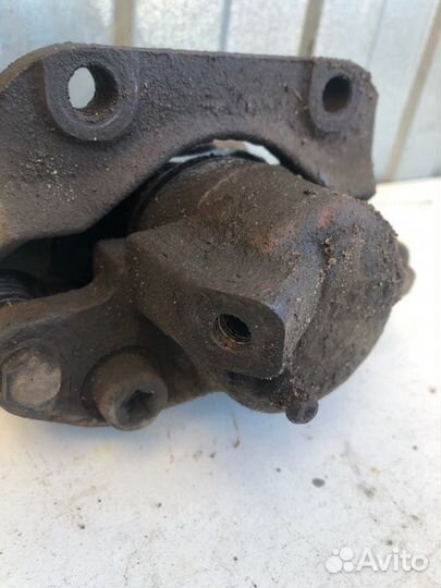 Суппорт тормозной передний правый Renault Logan