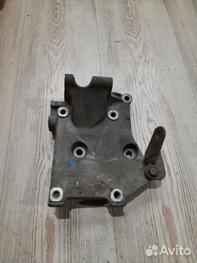 Кронштейн крепление навесного оборудования площадк