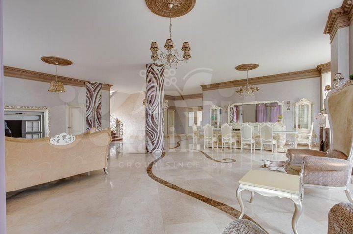 Коттедж 1350 м² на участке 12 сот.