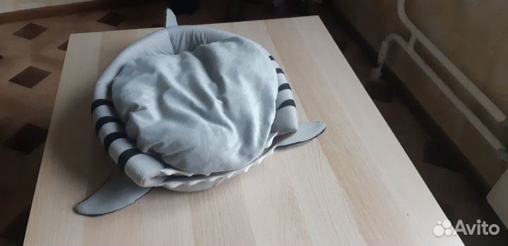 Домик/лежанка для кошек акула