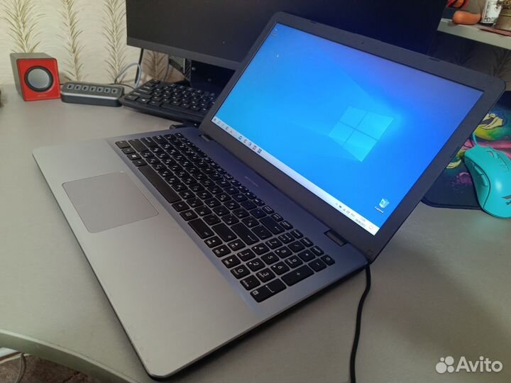 Asus: 15.6, A9-9420, R5 m420, 10Ddr4, ssd+ 750gb