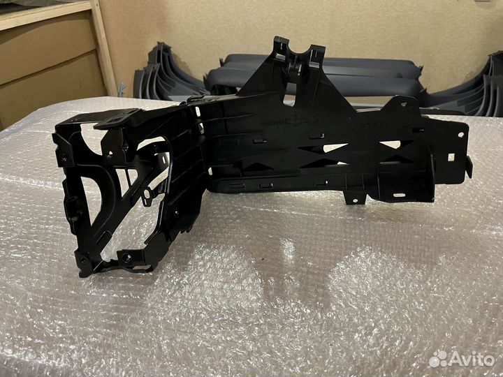 Правая площадка передней фары BMW F10 новая