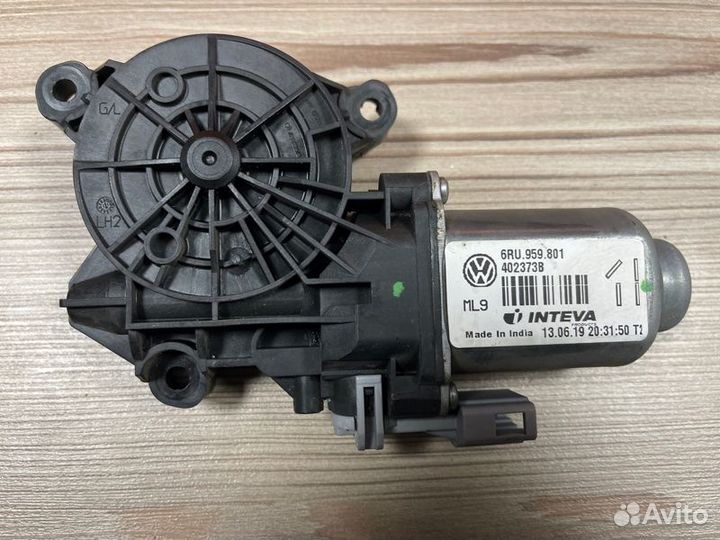 Мотор стеклоподъемника передний левый Volkswagen