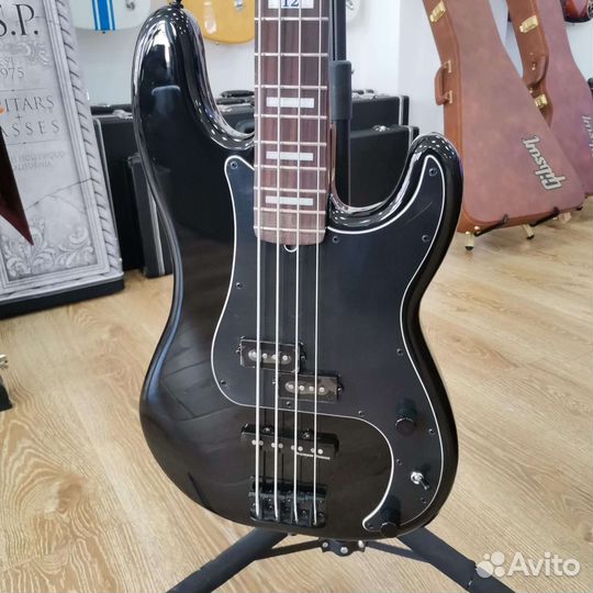 Бас-гитара Fender Duff McKagan Deluxe Precision