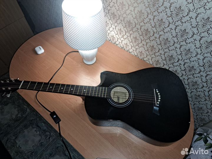 Акустическая гитара