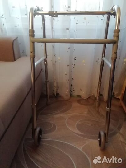 Продам шагающие ходунки для взрослых