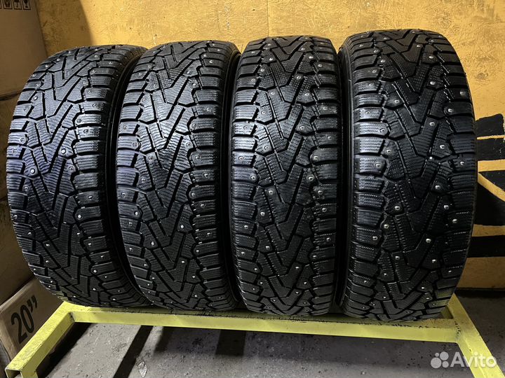 Pirelli Ice Zero 215/65 R17