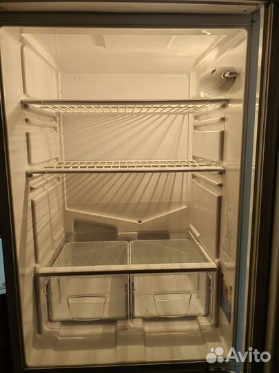 Двухкамерный холодильник Indesit 278л
