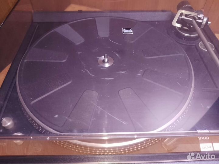 Проигрывать винила Dual CS-604