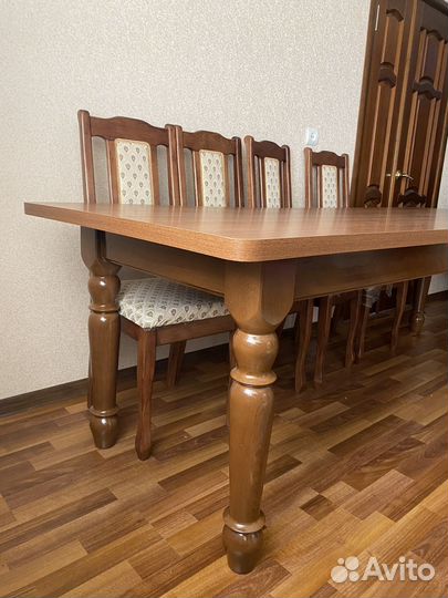 Стол обеденный