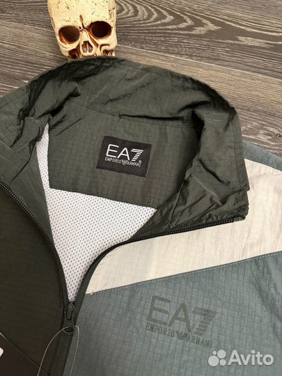 Спортивный костюм EA7