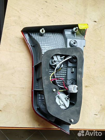 Фонарь задний внутренний правый Kia Rio 3