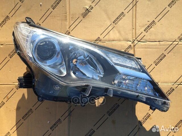 Фара правая 8113042542 toyota