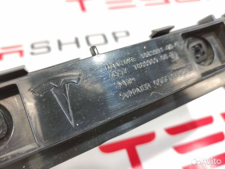 Кронштейн крепления бампера заднего правый Tesla