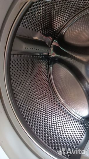 Встраиваемая стиральная машина Whirlpool (течь)