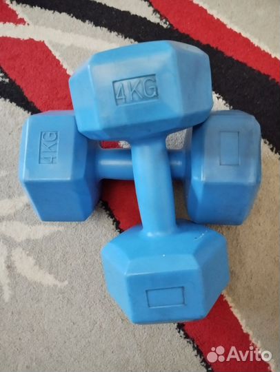 Гантели по 4 кг. В наличии две гантели