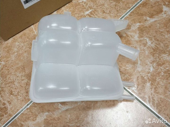 Бачок расширительный Ford Focus 2 2004-11,Mazda 3