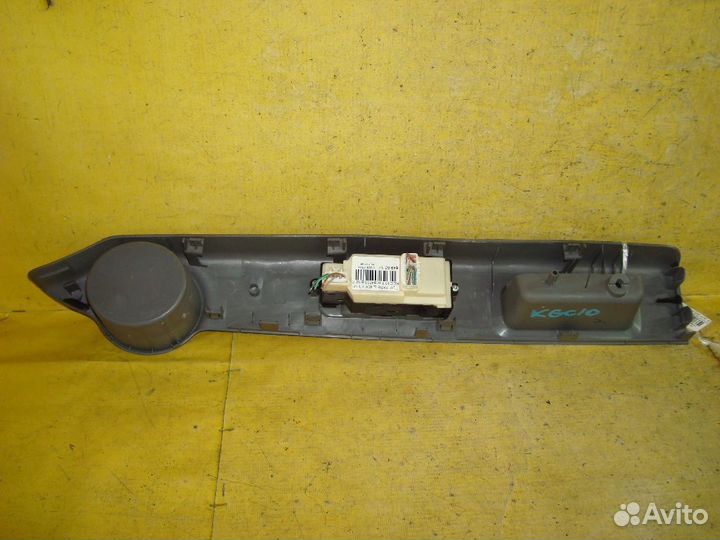 Блок упр-я стеклоподъемниками Toyota Passo KGC10 (Переднее Правое)