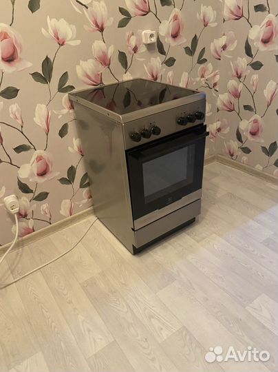 Плита электрическая electrolux новая