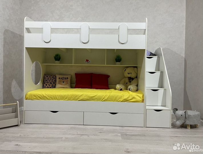 Двухъярусная кровать детская