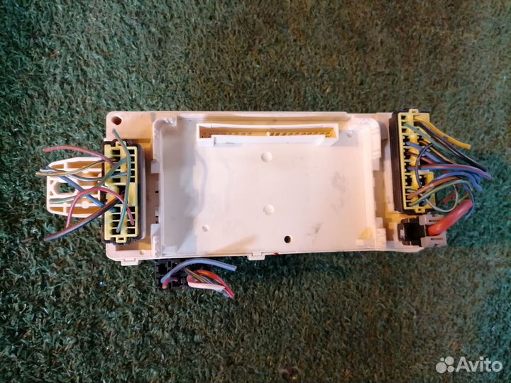 Блок предохранителей MR252164 Mitsubishi Galant Le