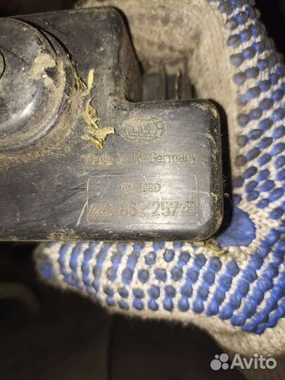 Компрессор центрального замка Audi 100 C3. 44кузов