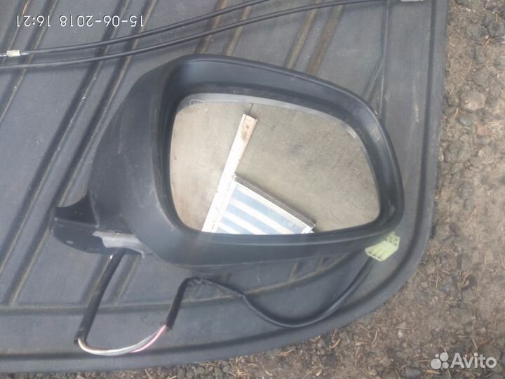 Зеркало правое на Сузуки Свифт 08г